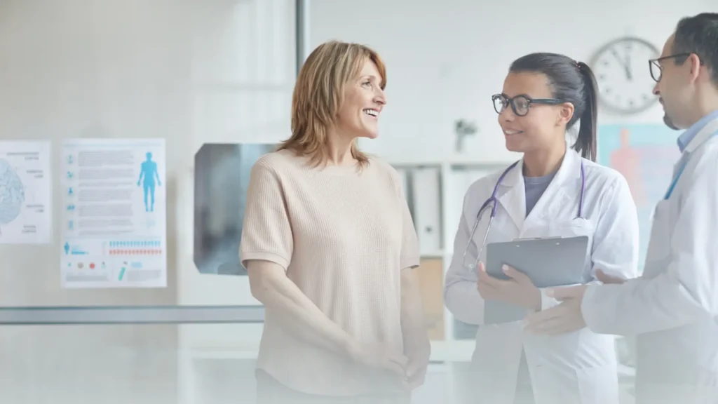 szczęśliwy pacjent w szpitalu